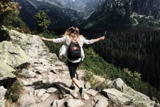 less itemes to enjoy a traveliing experience travel tips for exploring new location