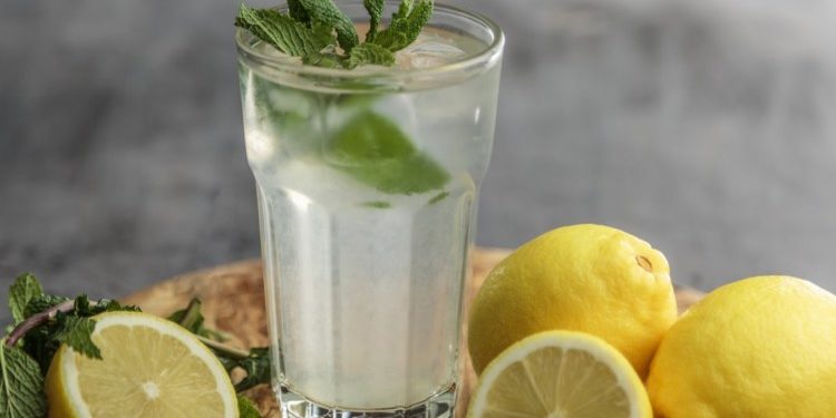 10 Healthy Food & Drinks That Actually Taste Good 4 lemon water guide | Matey Lifestyle