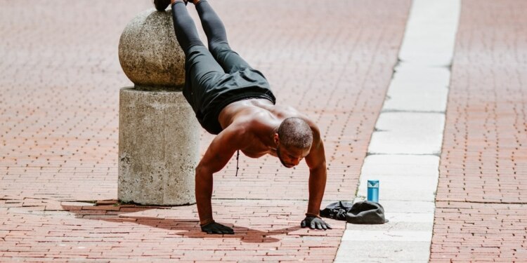 uplifted leg push up | Matey Lifestyle