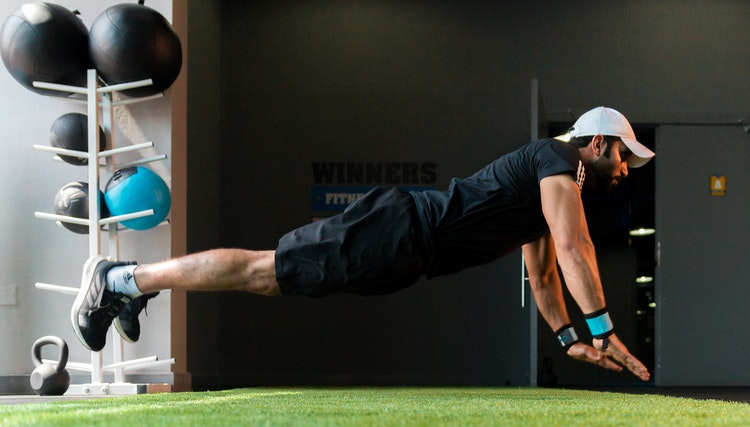 Mini Workout Before Bed: Benefits, Is It Bad? Compact Guide 2 mini workout before bed