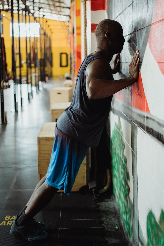 How Many Wall Push-ups Equal 1 Pushup? Let’s Find Out 2 wall pushups | Matey Lifestyle