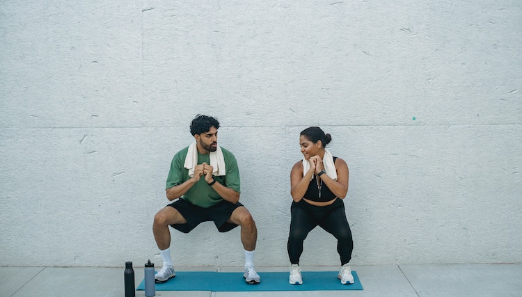 How Many Squats Should I Do A Day (As Per My Fitness Level) 2 How Many Squats Should I Do A Day